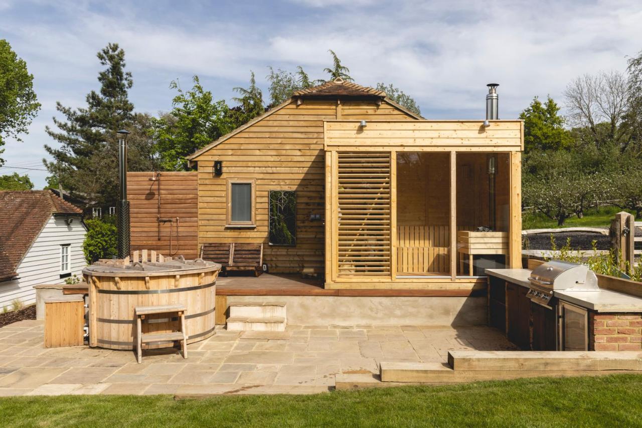 Cosy Cottage With Beautiful Garden, Hottub & Sauna Marden  Exteriör bild