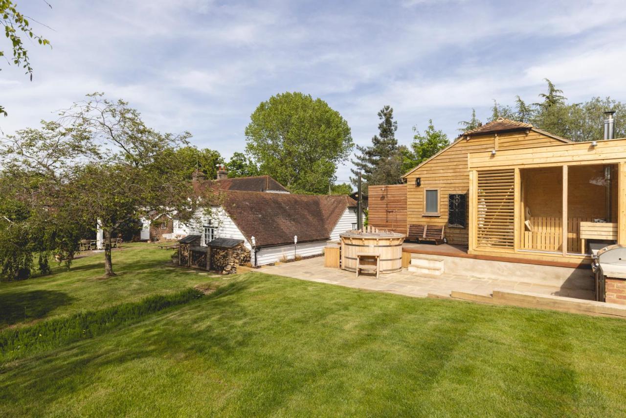 Cosy Cottage With Beautiful Garden, Hottub & Sauna Marden  Exteriör bild