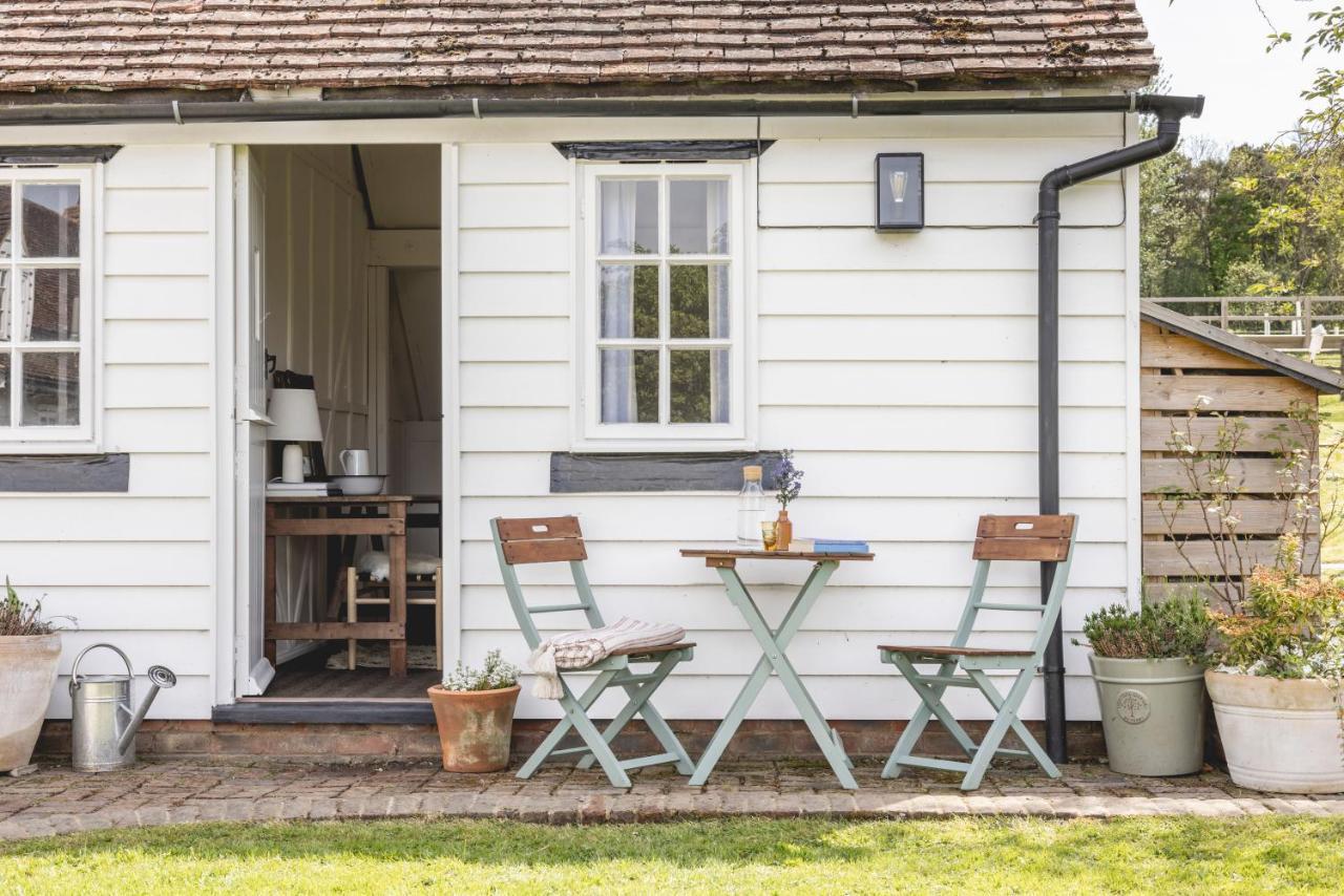 Cosy Cottage With Beautiful Garden, Hottub & Sauna Marden  Exteriör bild